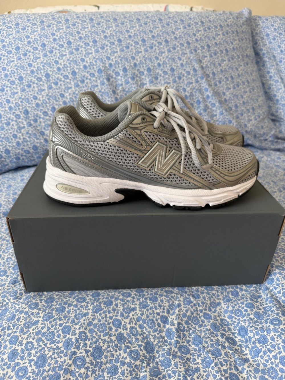 NIB New Balance 740 Silver/Gray Mesh Athletic Sneakers 7W/38EU/5.5M